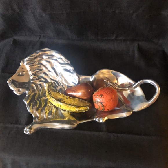 Lion platter: large silver metal raised decor or bowl: Mariposa made in Mexico - Picture 2 of 9